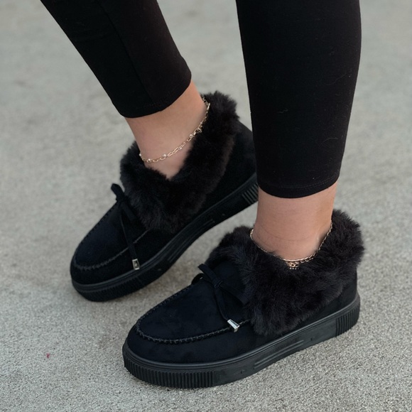 Cozette HOT SELLER π₯ Burgundy Faux Fur Moccasins - Picture 5 of 6